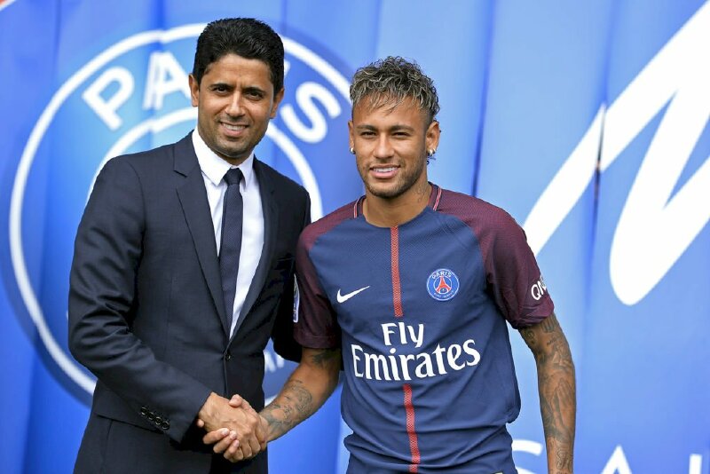 Ảnh Neymar 4k bắt tay với Nasser Al Khelaifi trong màu áo PSG
