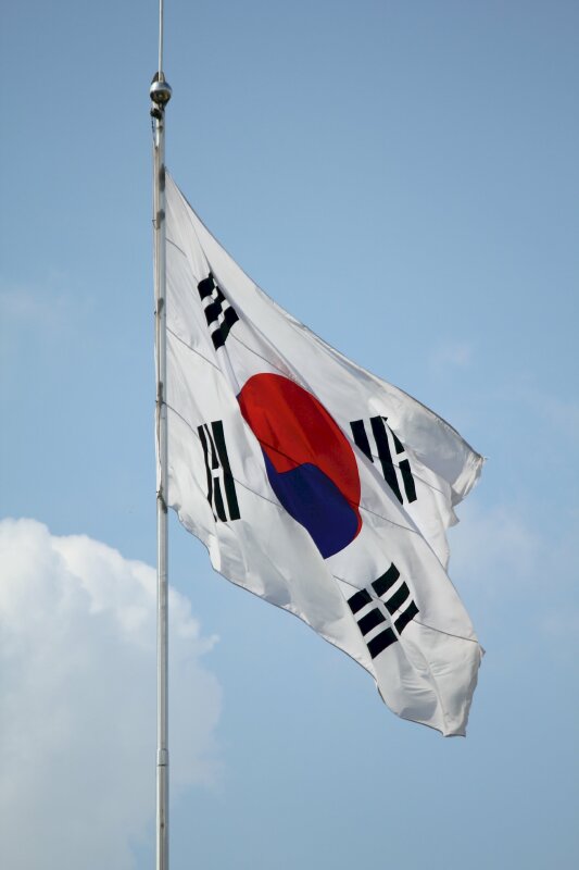 Con người Hàn Quốc luôn tự hào về Lá cờ Hàn Quốc, là biểu tượng của quốc gia và tinh thần độc lập, tự do, hạnh phúc. Hãy xem và cảm nhận vẻ đẹp tinh tế, mạnh mẽ của lá cờ Hàn Quốc.