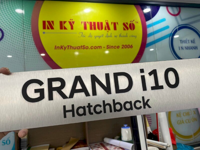 Biển inox trắng ăn mòn - biển dòng xe ô tô tại showroom, salon xe hơi - In Kỹ Thuật Số Since 2006 - Ảnh: 3