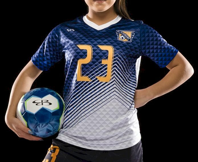 Hình ảnh con gái mặc áo bóng đá cầm quả bóng chụp hình che mặt ngầu 