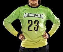 Hình ảnh nữ mặc áo bóng đá che mặt ngầu 