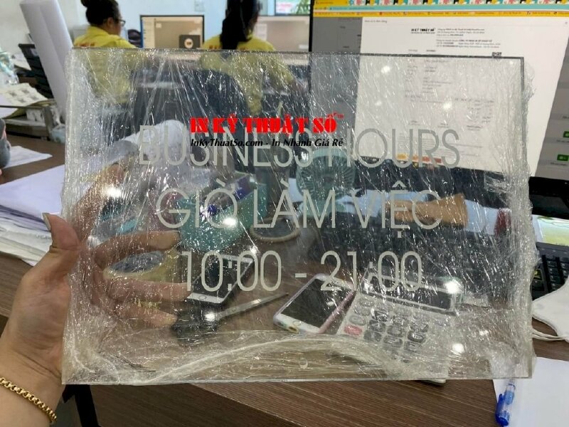 In bảng giờ làm việc mica trong in UV - In Kỹ Thuật Số Since 2006 - Ảnh: 2