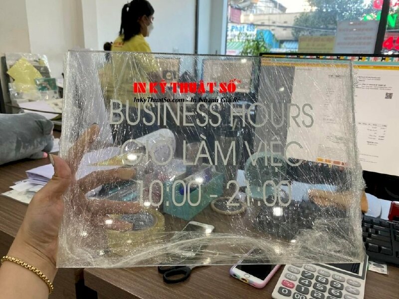 In bảng giờ làm việc mica trong in UV - In Kỹ Thuật Số Since 2006 - Ảnh: 1