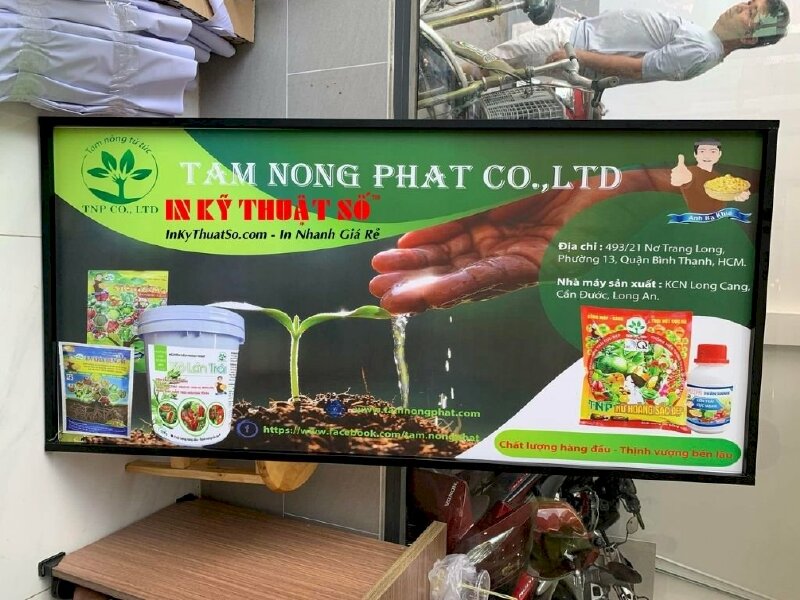 In Banner trang trí cửa hàng phân bón - đóng khung sắt đen - In Kỹ Thuật Số Since 2006 - Ảnh: 1