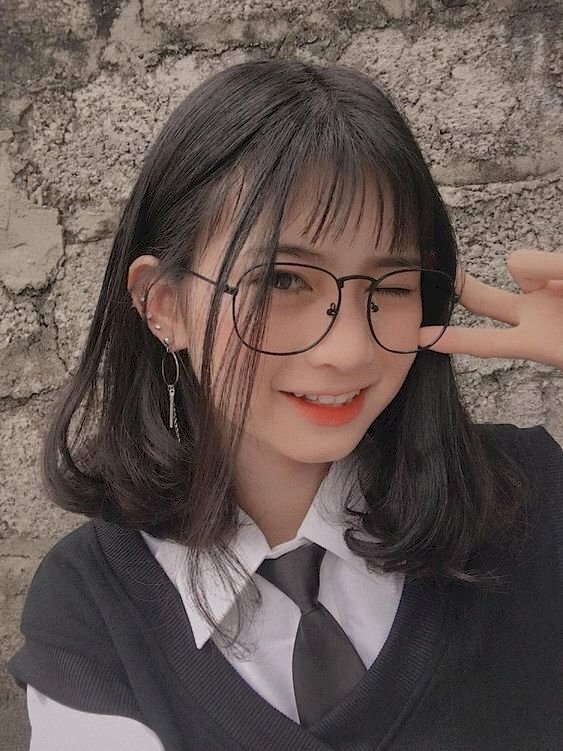 Hình gái xinh đeo mắt kính Cute 2k4