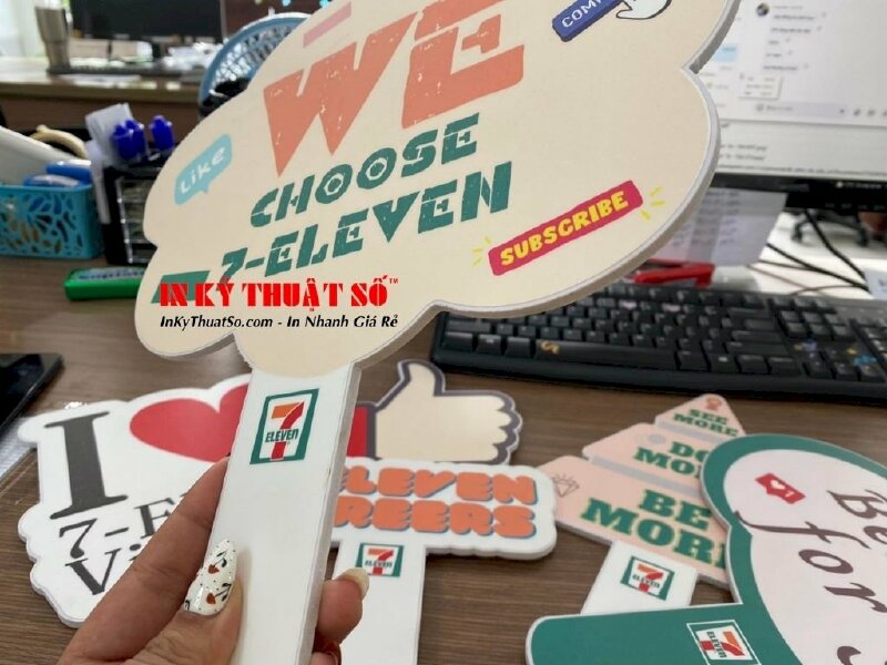 In hashtag cầm tay check in sự kiện cửa hàng 7-Eleven - Ảnh: 5