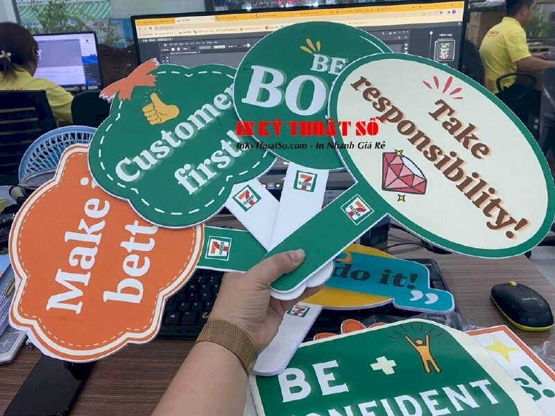 In hashtag cầm tay check in sự kiện cửa hàng 7-Eleven - Ảnh: 4