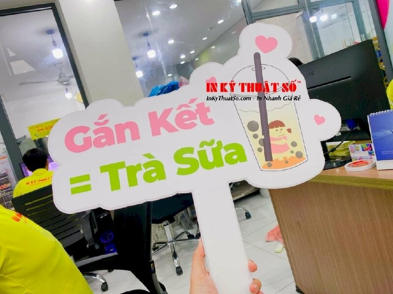 In hashtag cầm tay check in quán trà sữa - In Kỹ Thuật Số Since 2006 - Ảnh: 1