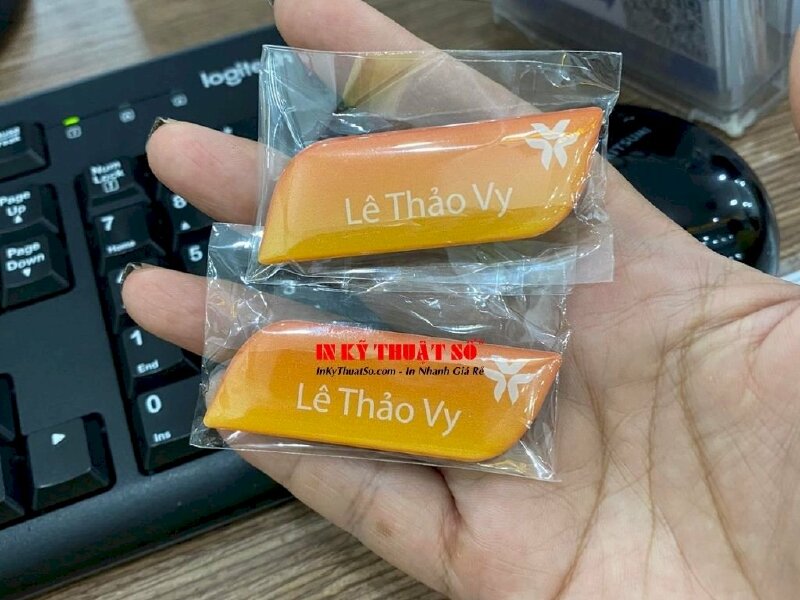 In bảng tên nhân viên nhựa đổ keo - In Kỹ Thuật Số Since 2006