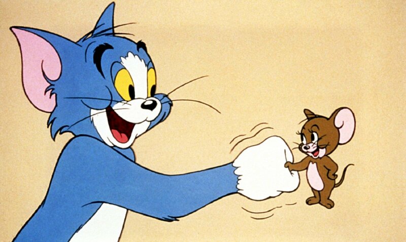 Hình ảnh mèo tom dễ thương bắt tay với Jerry