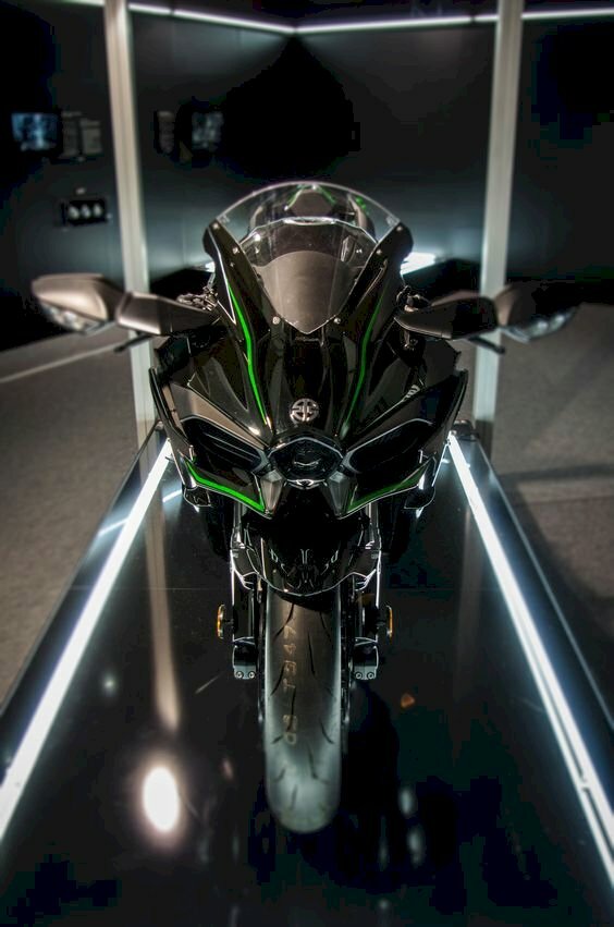 Muốn mua Kawasaki Ninja H2 Carbon, khách hàng phải đặt cọc 10.000 USD