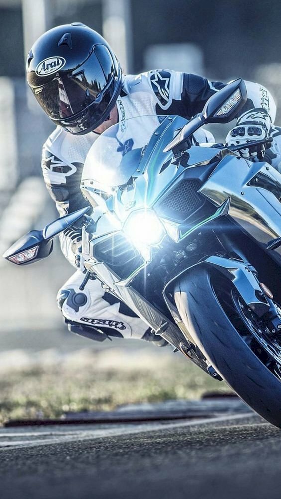 Ảnh tay lái moto H2R thách thức mọi đường trường cho điện thoại