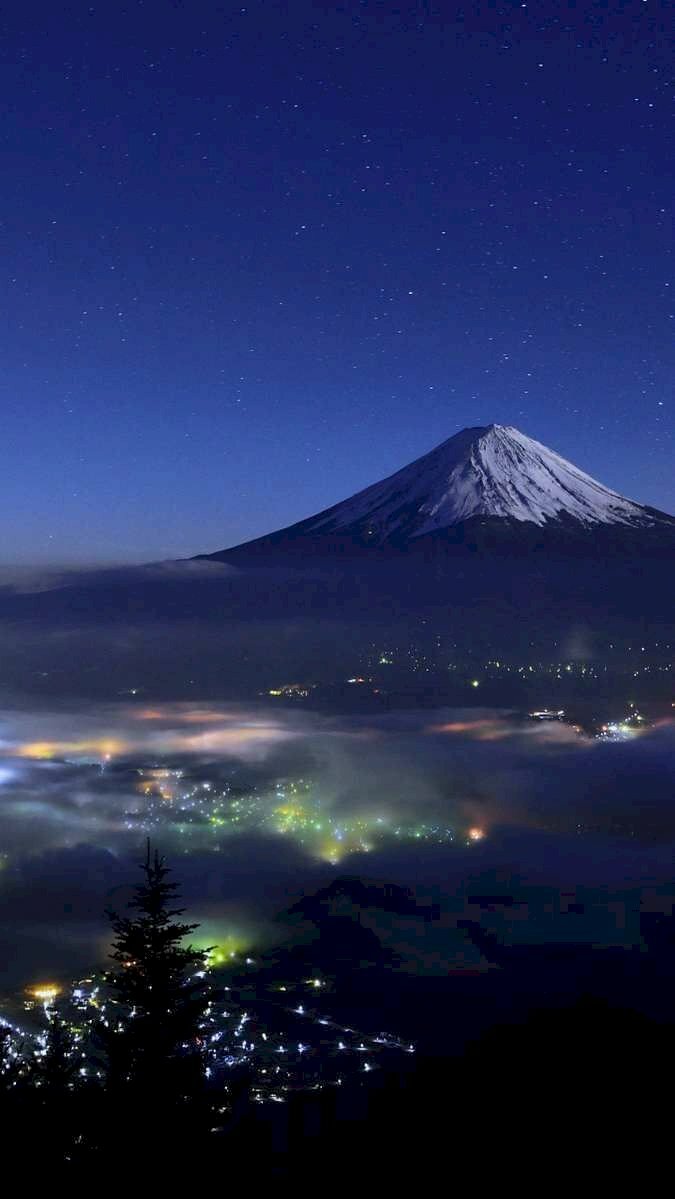 Hình ảnh núi Phú Sĩ về đêm hùng vĩ và thơ mộng cho điện thoại