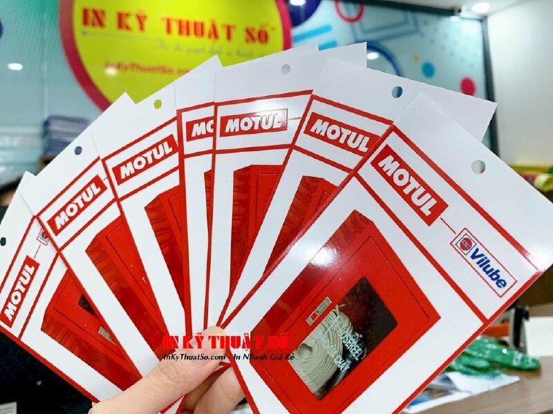 In tag nhựa mỏng mềm bấm lỗ tròn làm tag treo - In Kỹ Thuật Số Since 2006 - Ảnh: 2