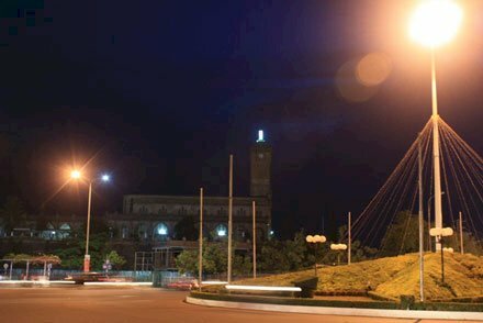 Tranh phong cảnh đêm buồn phố vắn hiu quạnh