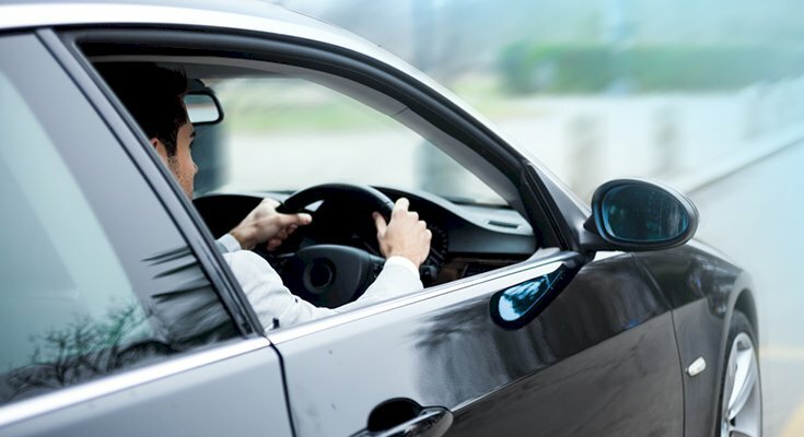 Hình ảnh người lái xe ô tô chuyên nghiệp