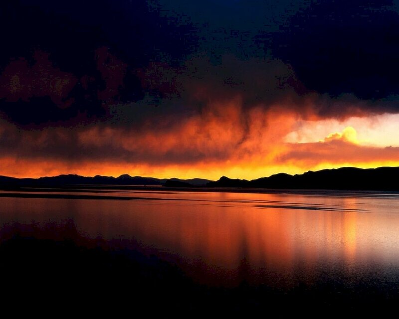 Tranh phong cảnh hoàng hôn đỏ trên dòng sông