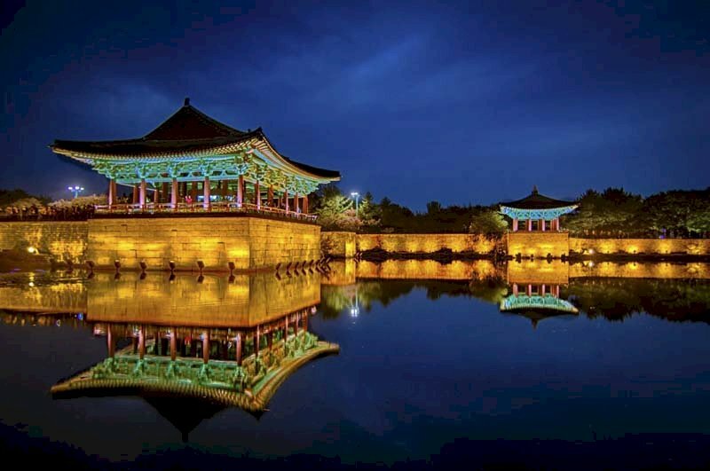 Tranh phong cảnh cố đô Gyeongju đẹp lung linh về đêm