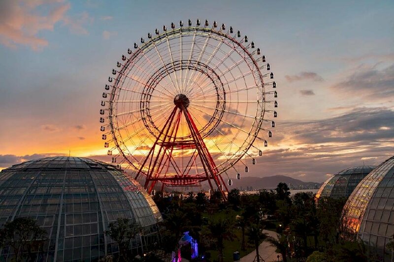 Tranh phong cảnh khu vui chơi giải trí tại Vinpearl Nha Trang