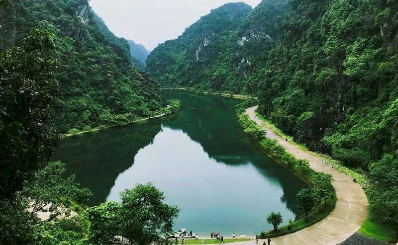 Tranh phong cảnh Ninh Bình non nước trong xanh làm tranh treo tường đẹp