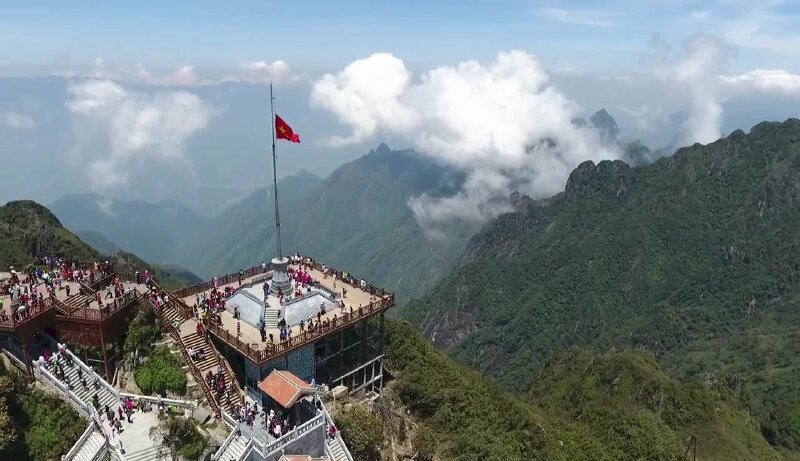 Tranh phong cảnh Sapa cột cờ Việt Nam thiêng liêng trên đỉnh núi Fansipan cao nhất Việt Nam