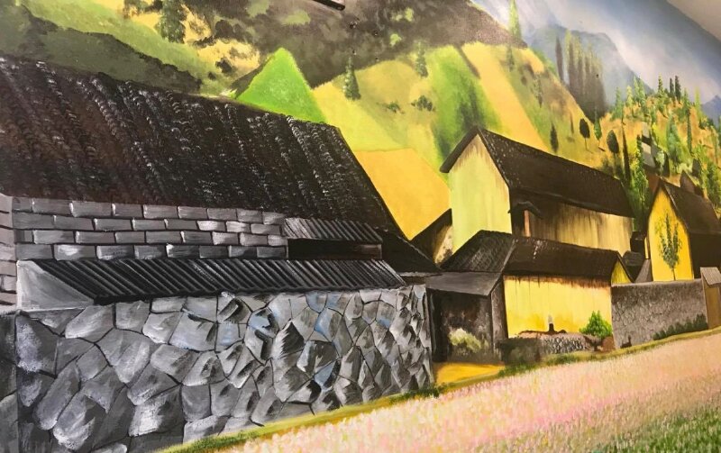 Tranh phong cảnh ngôi làng nhỏ men theo dãy đồi ở Tây Bắc