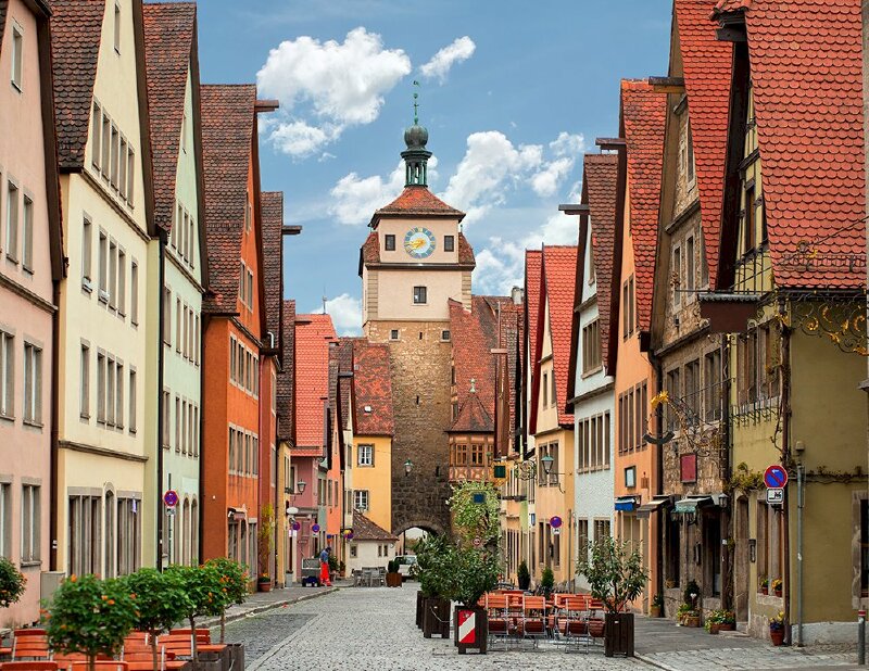 Tranh dán tường 3D phong cảnh một góc phố yên bình với những toà nhà, nhà thờ đẹp