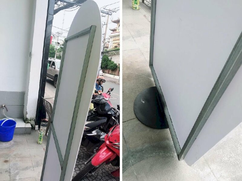 Mẫu standee khung sắt chắc chắn