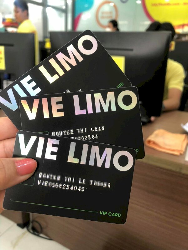 In thẻ nhựa VIP, thẻ thành viên dập nổi số và tên theo kí tự