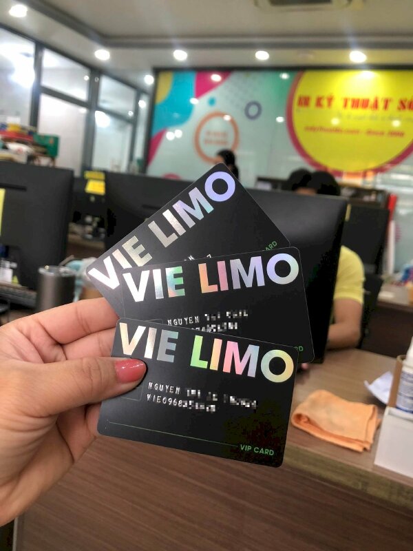 Thẻ thành viên VIP được in 2 mặt, ép kim 7 màu