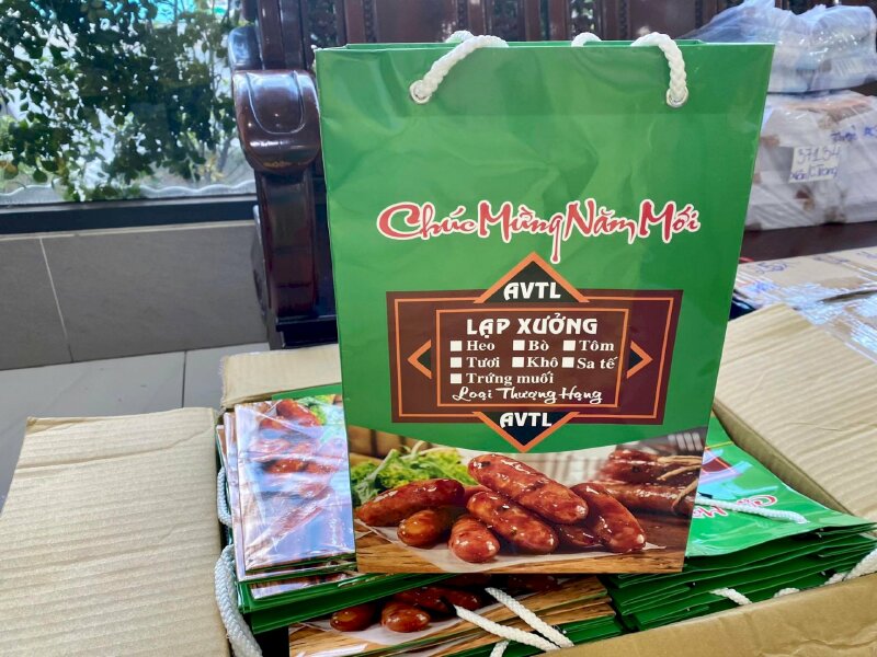 Mẫu túi giấy quà Tết đẹp, chất lượng cao 