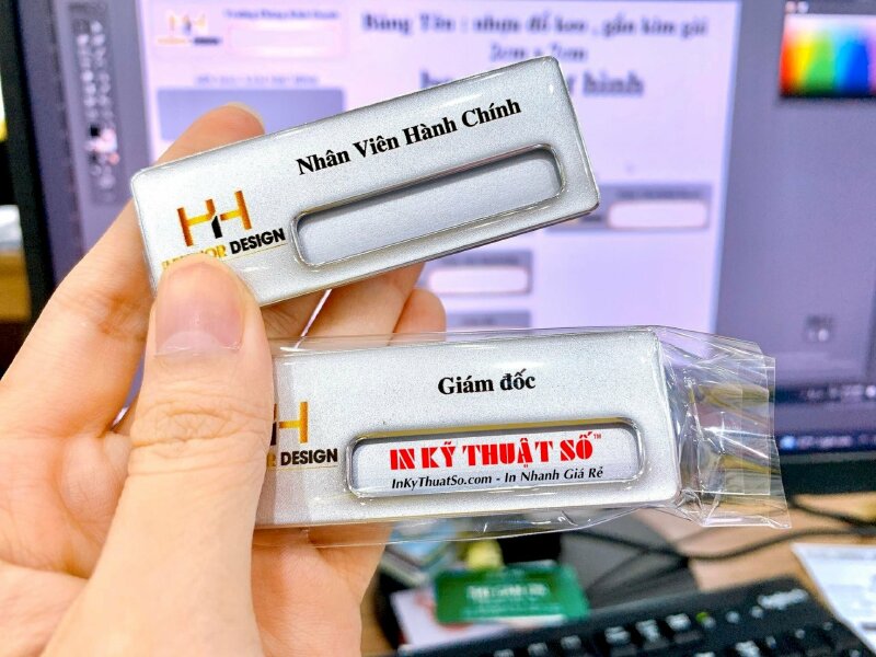 Bảng tên nhân viên ghim cài - InKyThuatSo