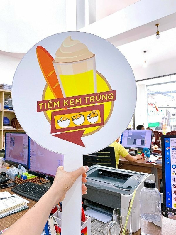 Standee cầm tay, sticker cầm tay