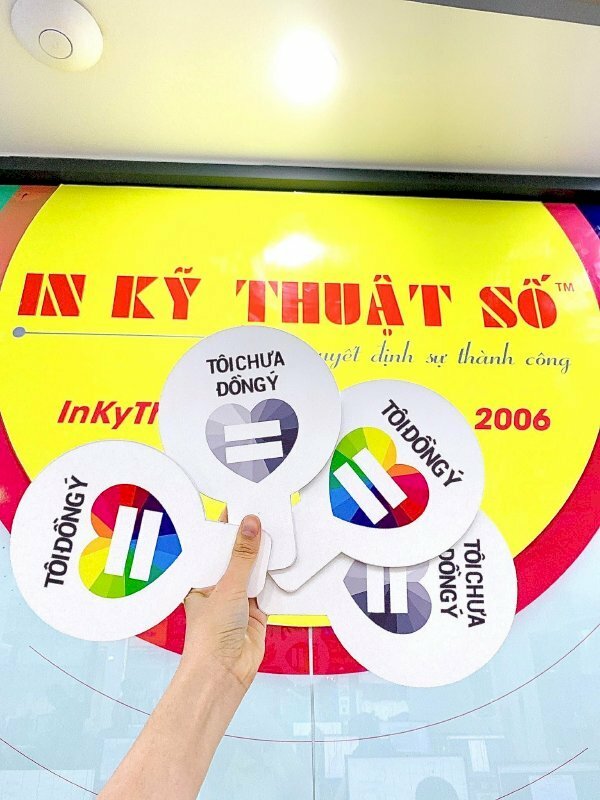 Kích thước hashtag cầm tay, standee cầm tay