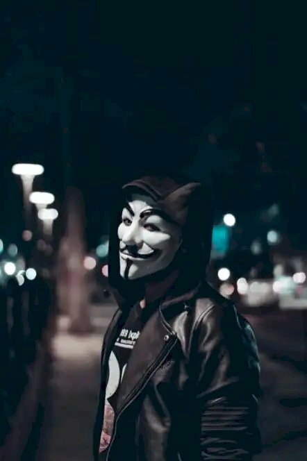 Hình ảnh đêm khuya hacker buồn cô đơn