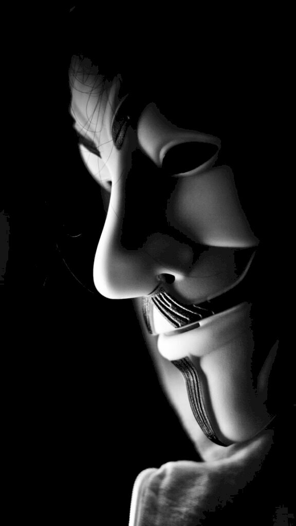 Hình ảnh hacker buồn khi màn đêm buông xuống