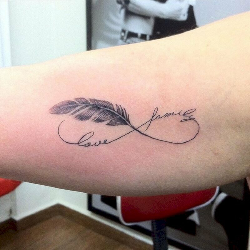 Hình xăm lông vũ đẹp, nghệ thuật trên cổ tay