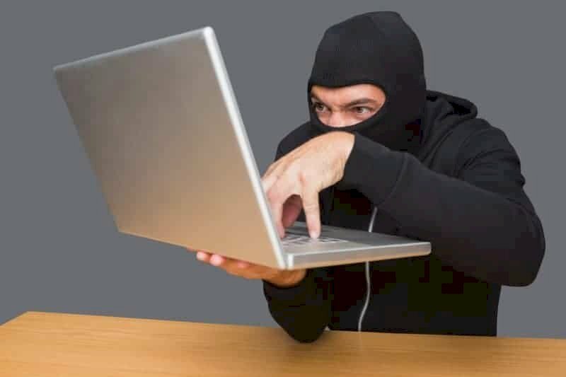 Ảnh hacker lỏ phá máy tính