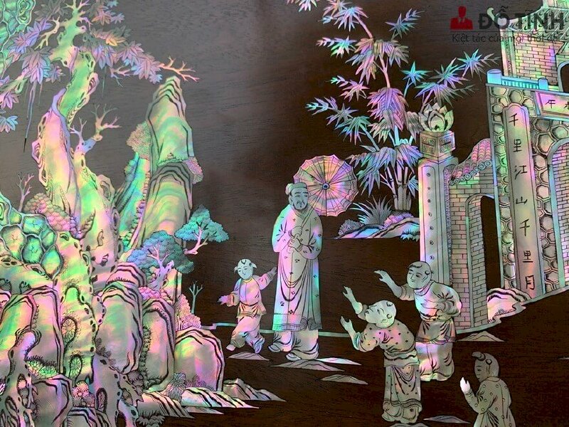 Tranh khảm trai Trạng Nguyên thành dành về thăm làng