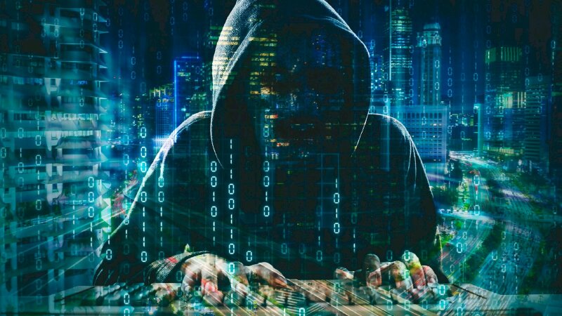 Ảnh màn hình hacker ma quái và dãy số bit