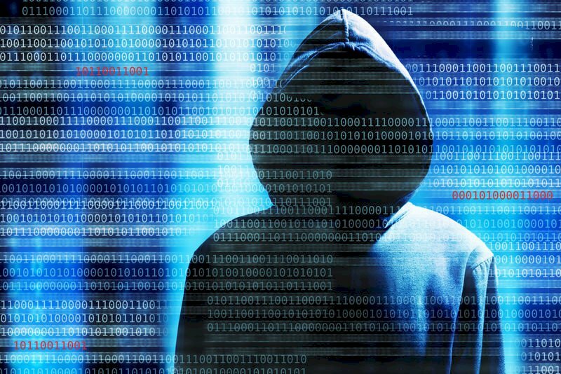 Ảnh màn hình hacker và dãy số bit ngầu