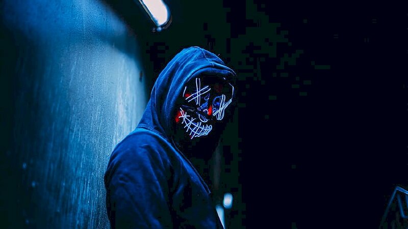 Hình ảnh mặt nạ hacker ngầu làm hình nền máy tính