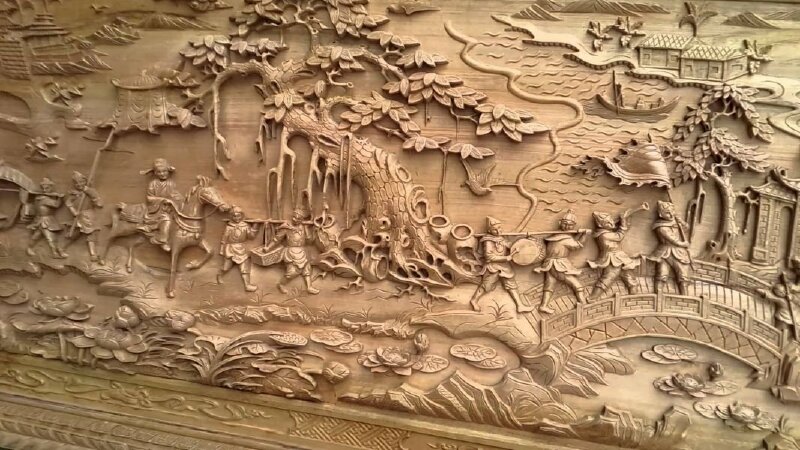 Tranh Trạng Nguyên về làng bằng gỗ