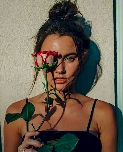 101 cách tạo dáng chụp ảnh với hoa hồng đẹp nhất, tải miễn phí
