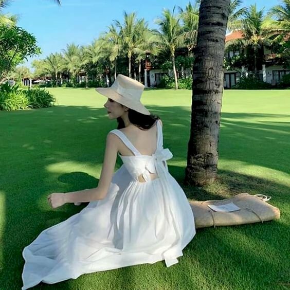 Cách tạo dáng chụp ảnh với váy maxi ở tư thế ngồi quay lưng