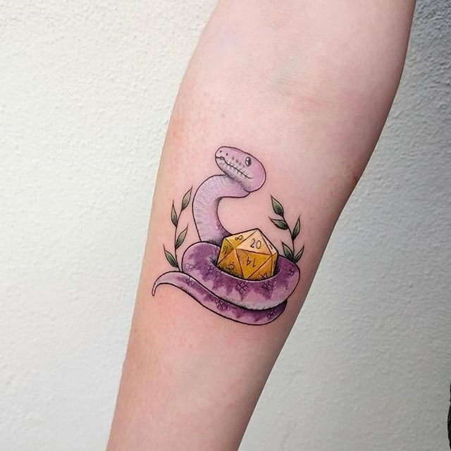 Hình xăm con rắn cute, dễ thương, với gương mặt hài hước