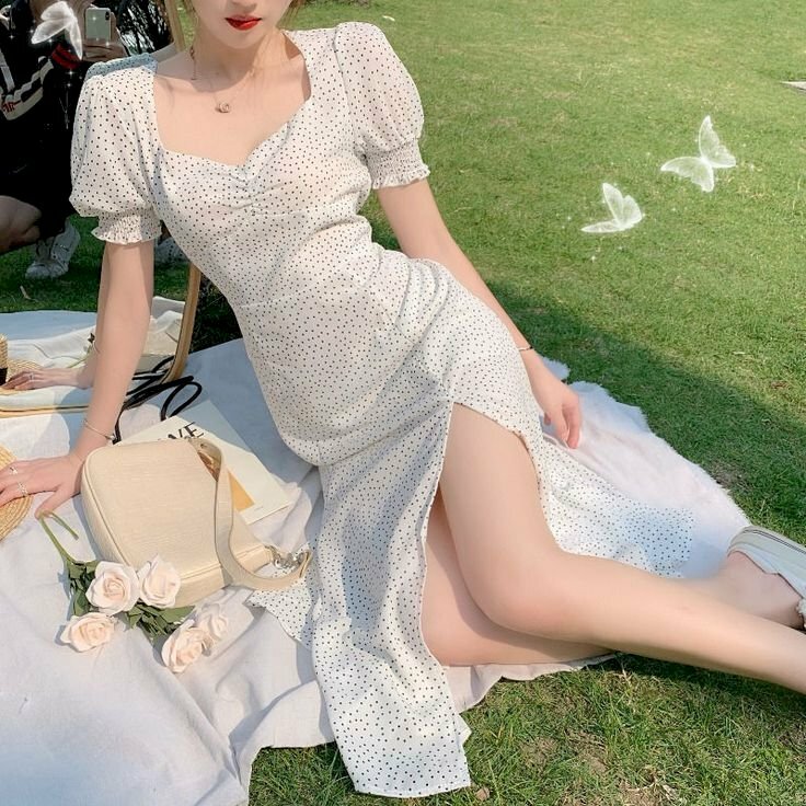 Cách tạo dáng chụp ảnh với váy maxi ở tư thế ngồi trên cỏ, đẹp kiêu sa