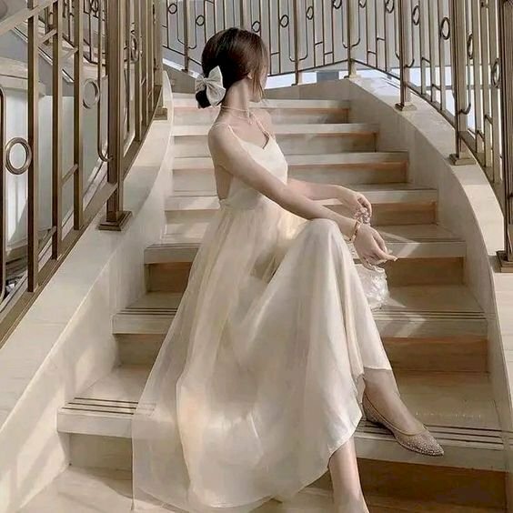 Cách tạo dáng với váy bánh bèo công chúa xinh xắn cho nàng.