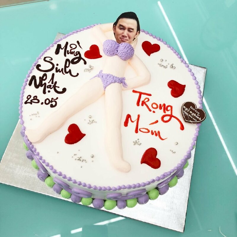 Hình ảnh bảnh kem chúc mừng sinh nhật bạn thân hài hước