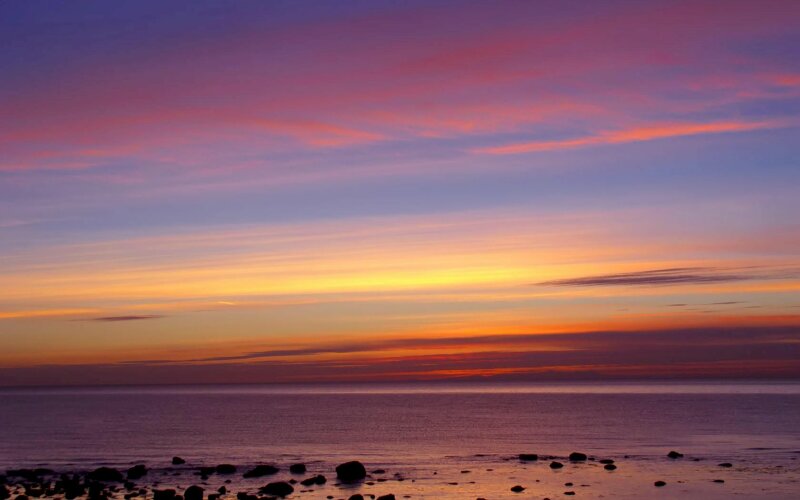 Hình ảnh bầu trời torng xanh và hoàng hôn ửng hồng